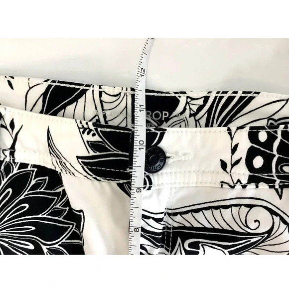 The Platinum Crop By Chico's Womens 12.5 (14/L) Black/White Palm Spring Floral - Picture 9 of 13